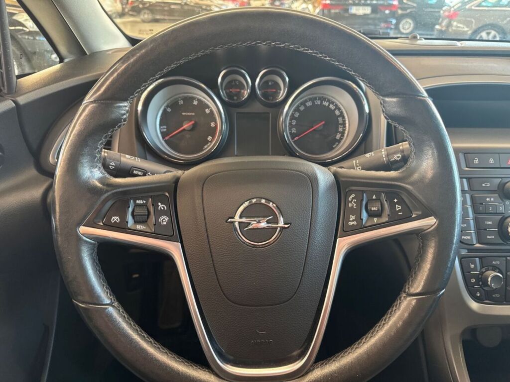 Opel Astra 2013 Valkoinen