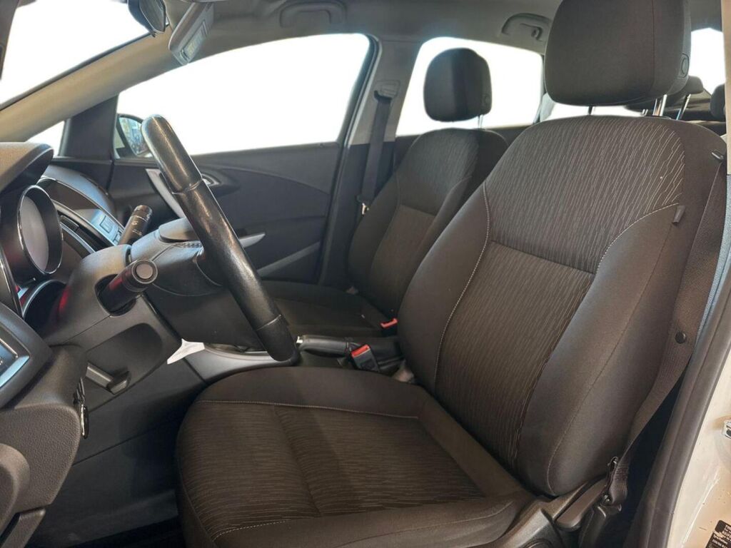 Opel Astra 2013 Valkoinen
