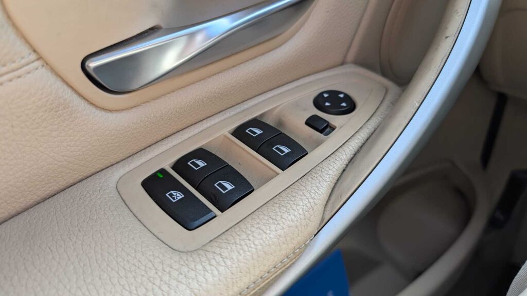 BMW 320 2012 Hopea