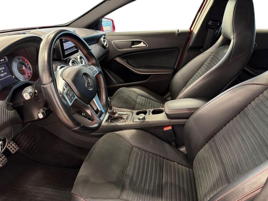 Mercedes-Benz A 2012 Punainen