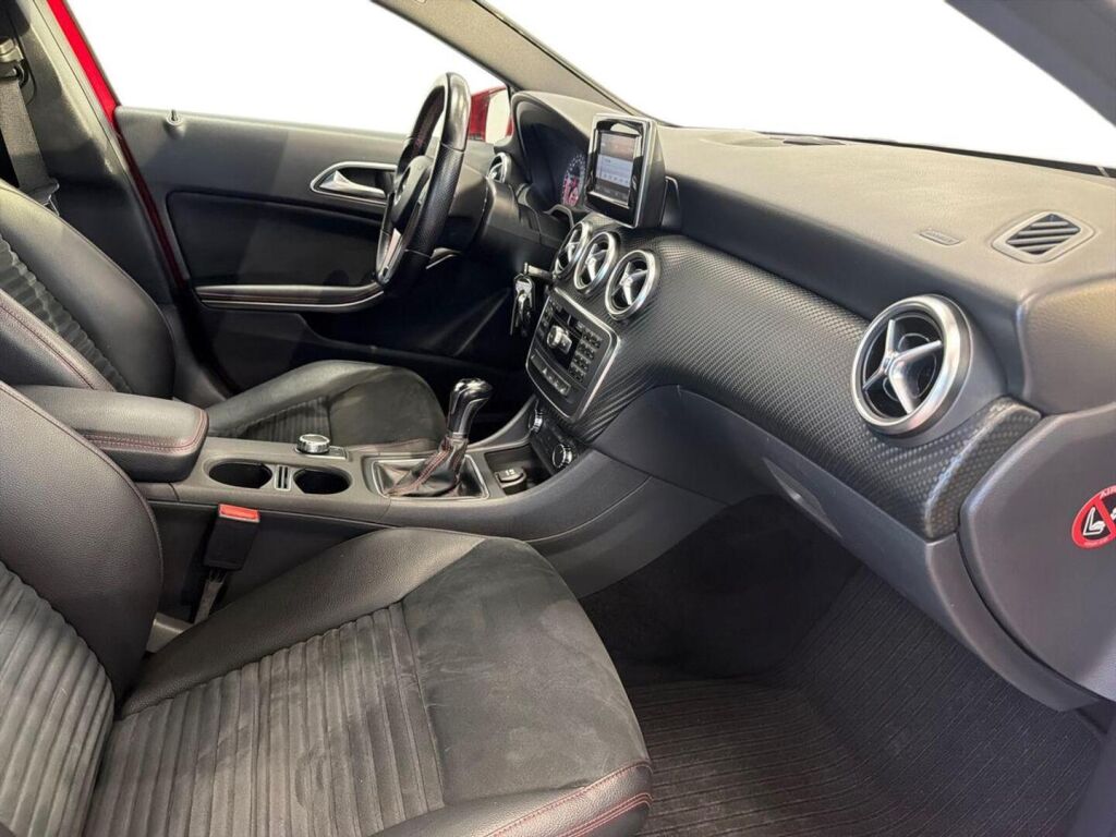 Mercedes-Benz A 2012 Punainen