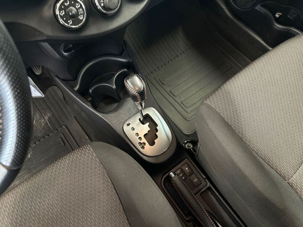 Toyota Yaris 2013 Harmaa