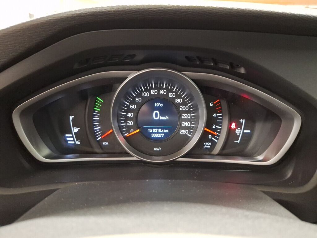 Volvo V40 2012 Punainen