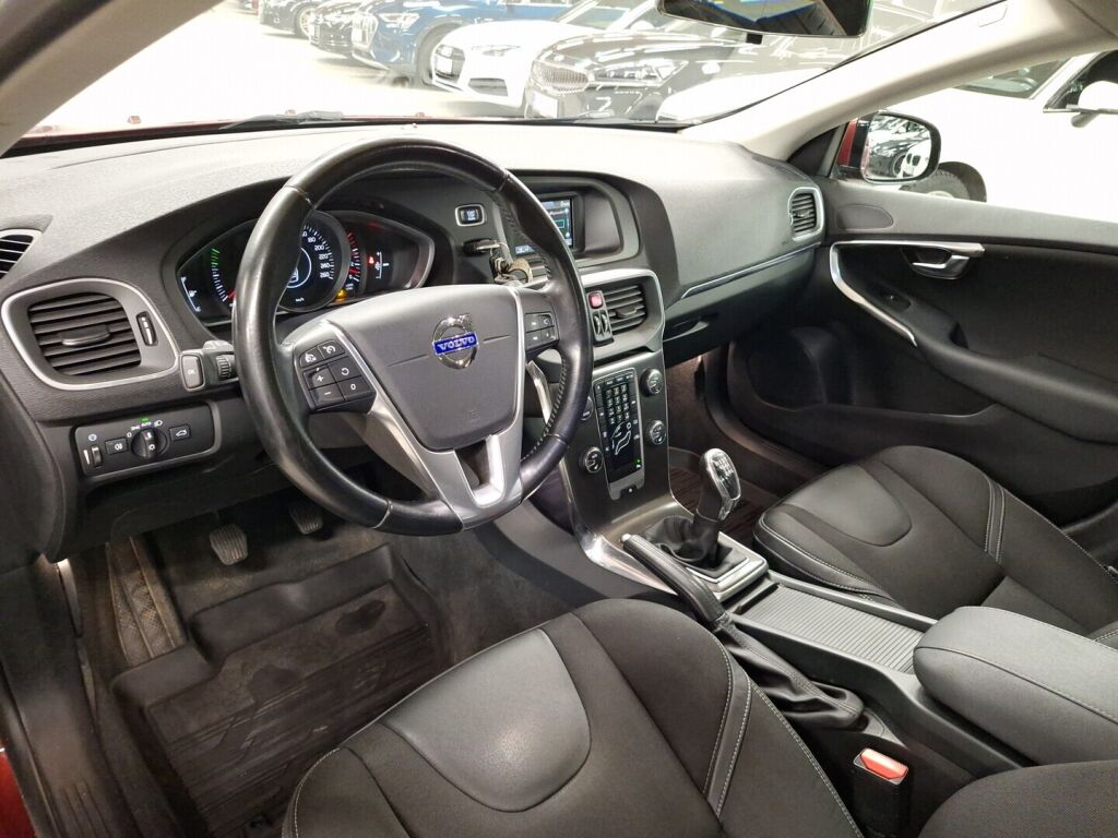 Volvo V40 2012 Punainen