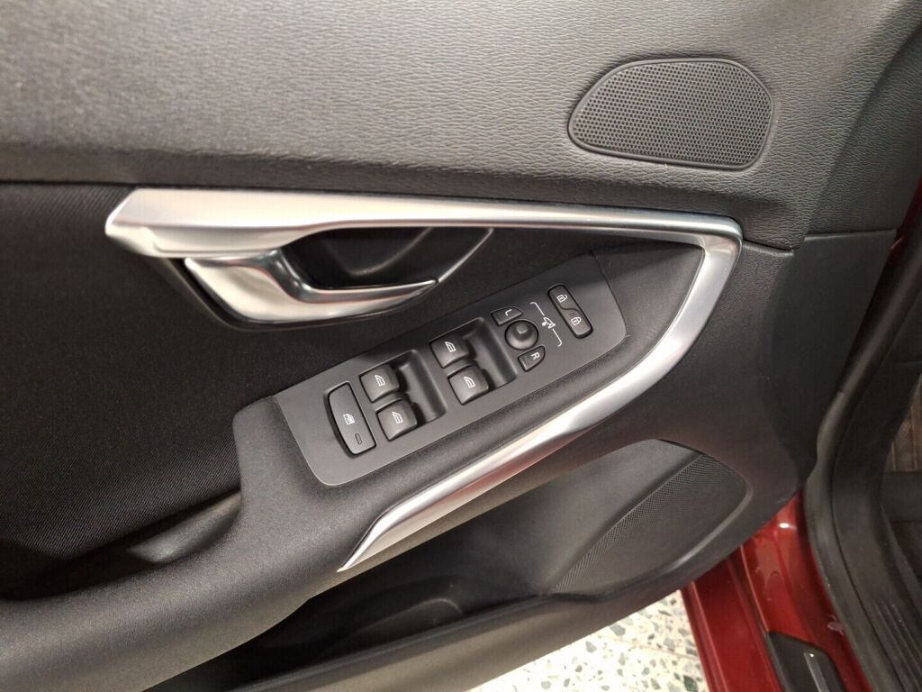 Volvo V40 2012 Punainen