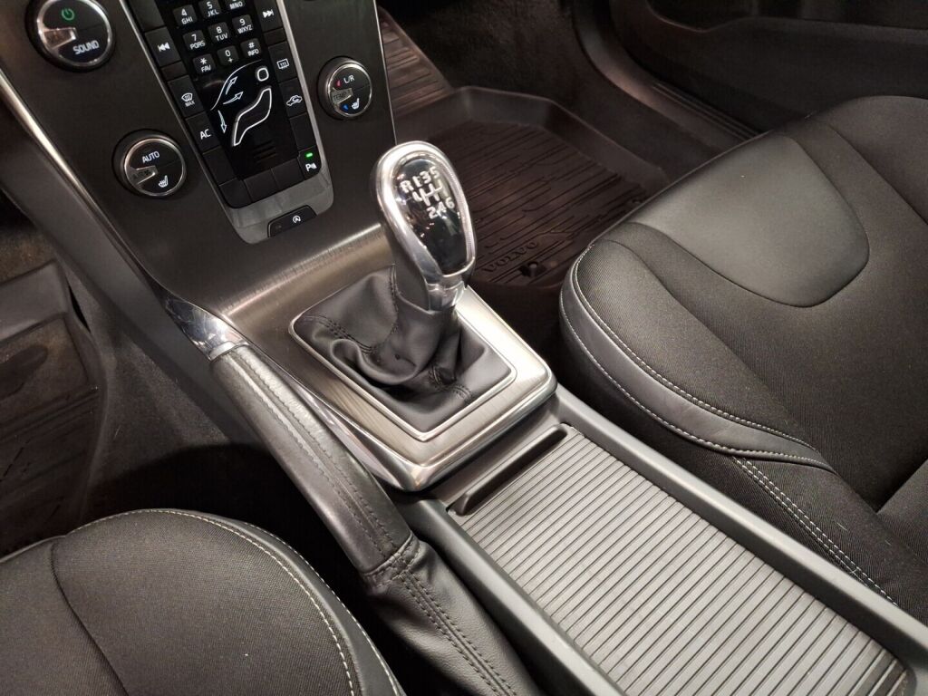 Volvo V40 2012 Punainen