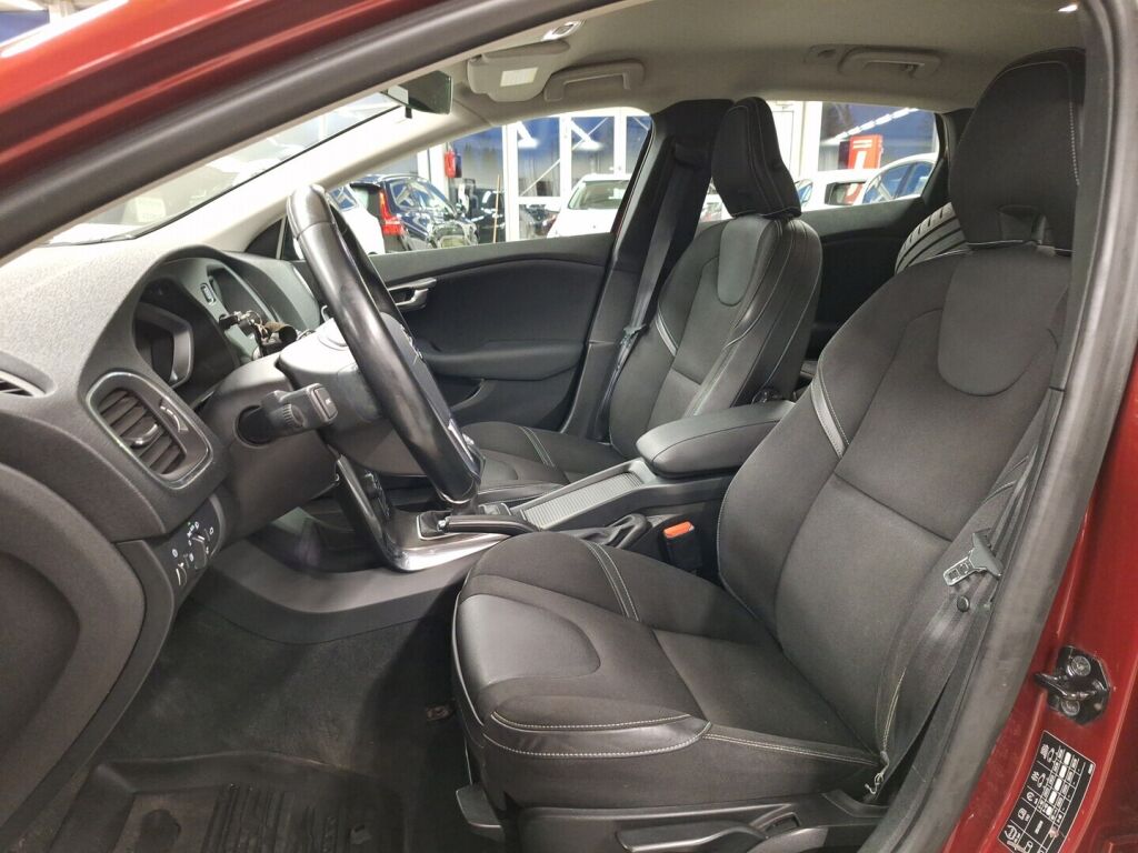 Volvo V40 2012 Punainen