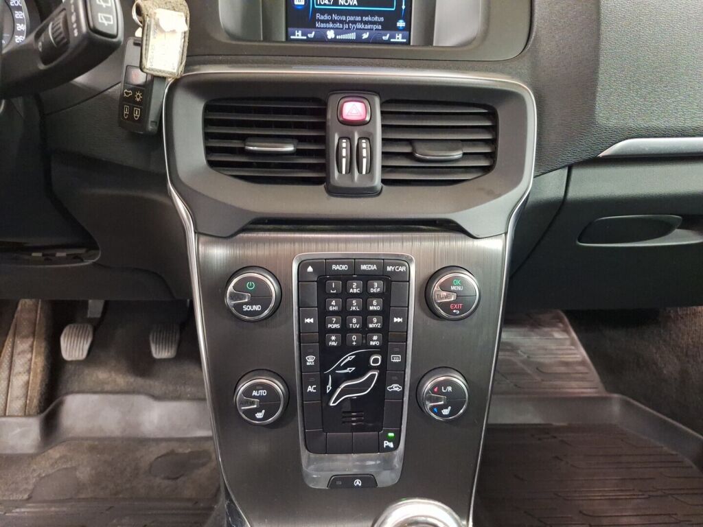 Volvo V40 2012 Punainen