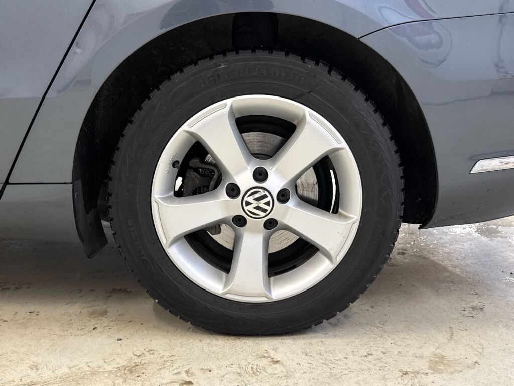 Volkswagen Passat 2012 Harmaa