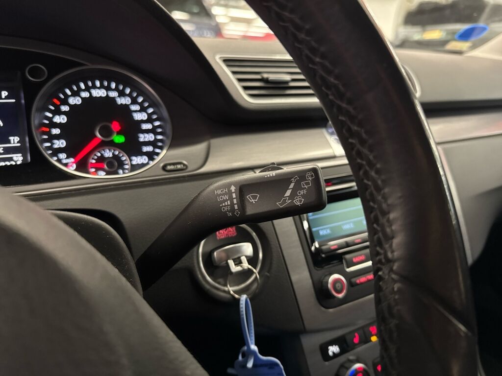 Volkswagen Passat 2012 Harmaa