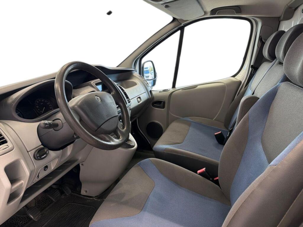 Renault Trafic 2011 Valkoinen