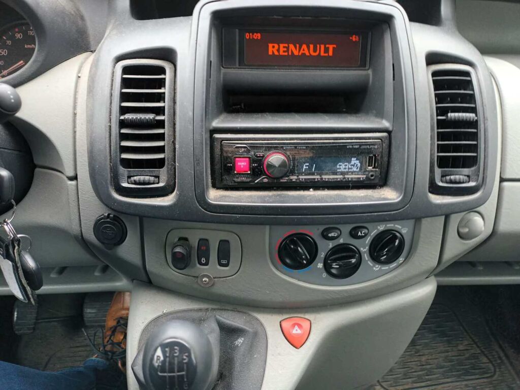 Renault Trafic 2011 Valkoinen