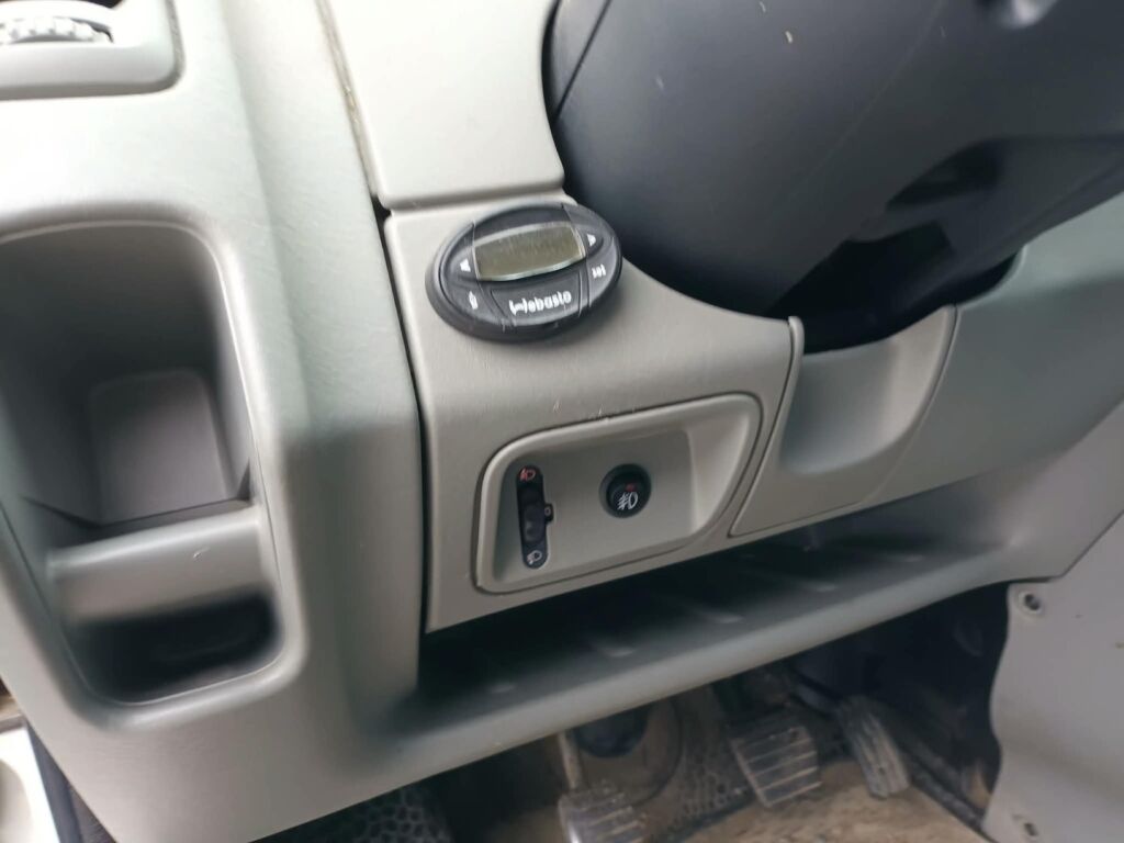 Renault Trafic 2011 Valkoinen