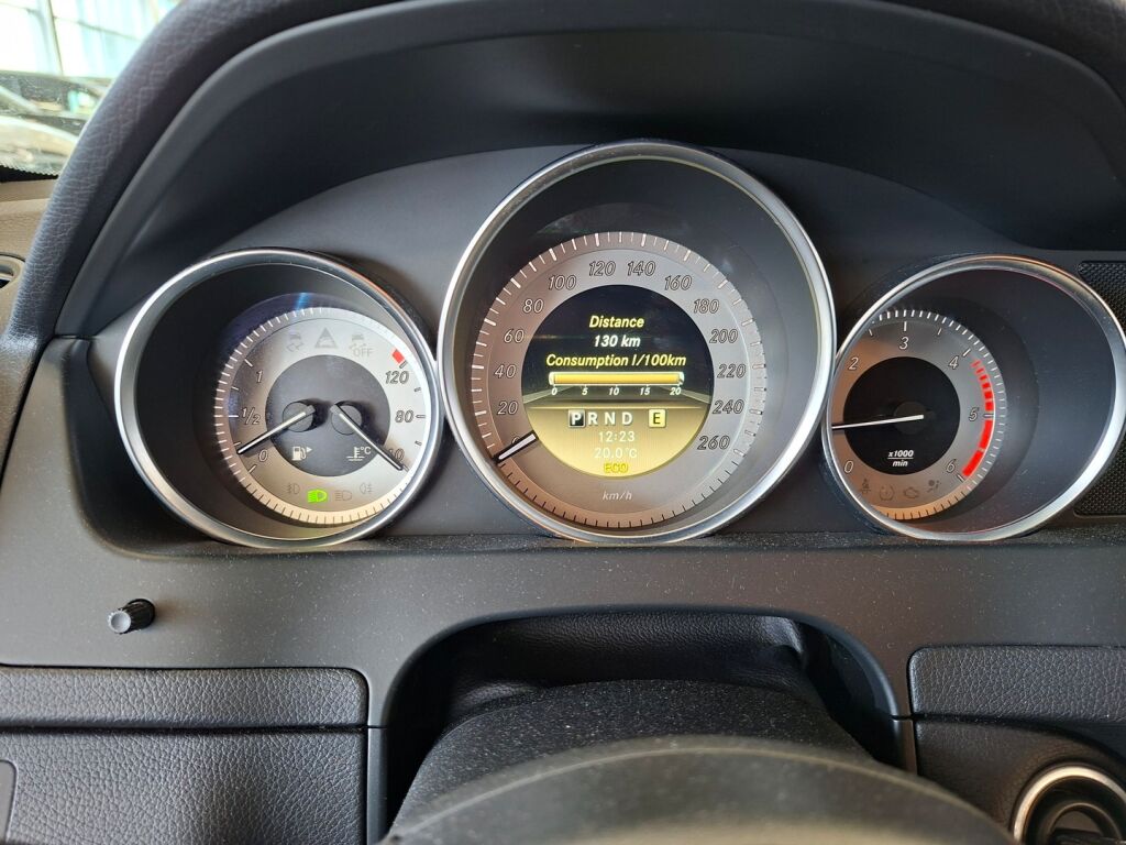 Mercedes-Benz C 2011 Musta