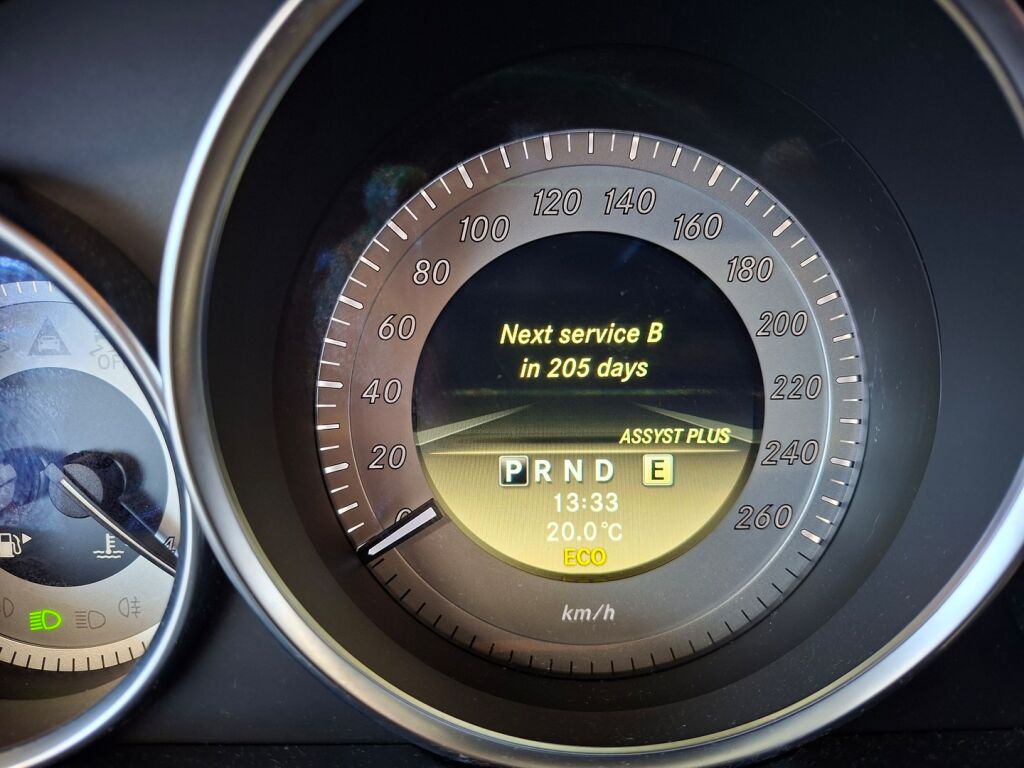 Mercedes-Benz C 2011 Musta