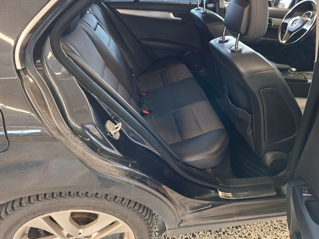 Mercedes-Benz C 2011 Musta