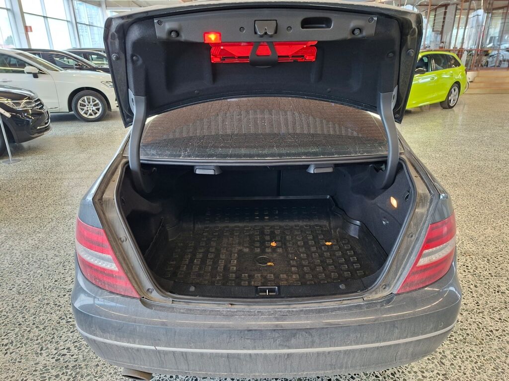 Mercedes-Benz C 2011 Musta