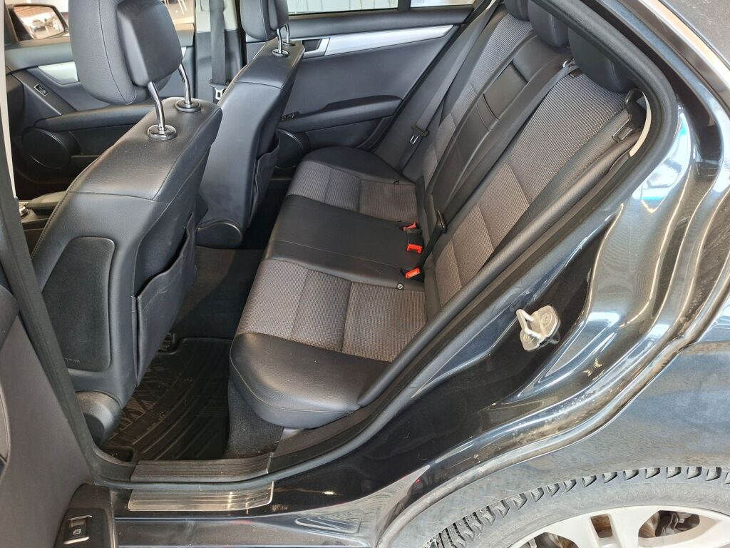 Mercedes-Benz C 2011 Musta