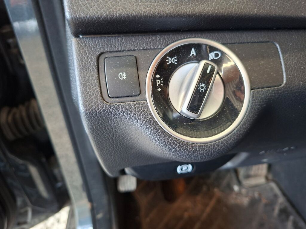 Mercedes-Benz C 2011 Musta