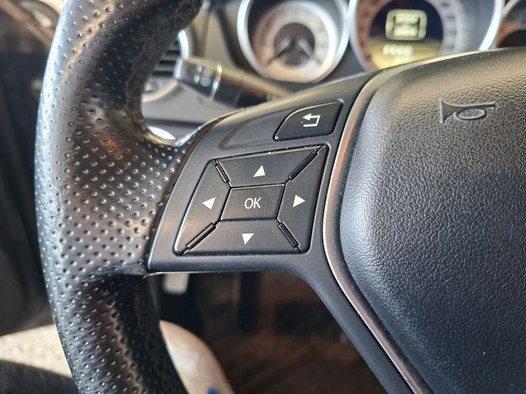 Mercedes-Benz C 2011 Musta