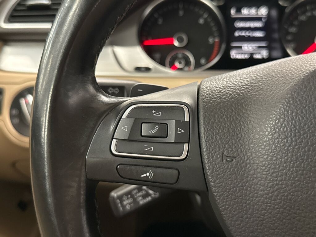 Volkswagen Passat 2011 Ruskea (beige)