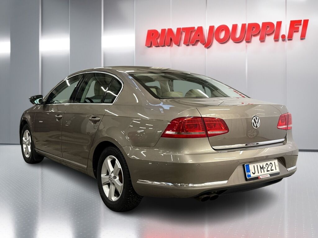 Volkswagen Passat 2011 Ruskea (beige)