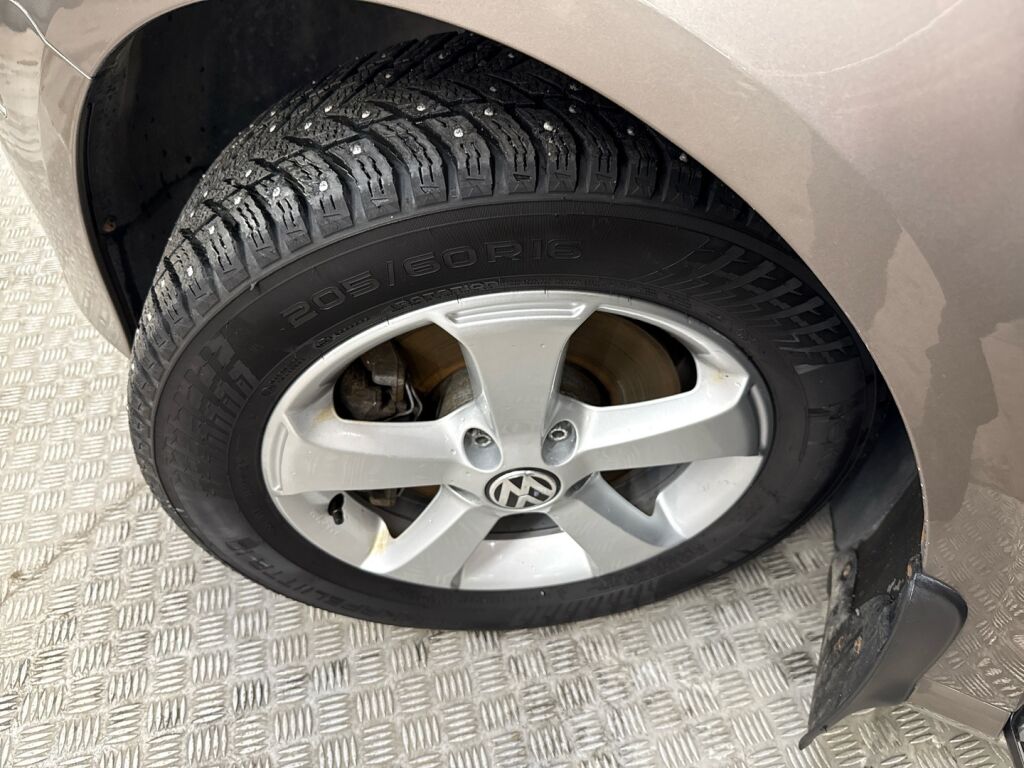 Volkswagen Passat 2011 Ruskea (beige)