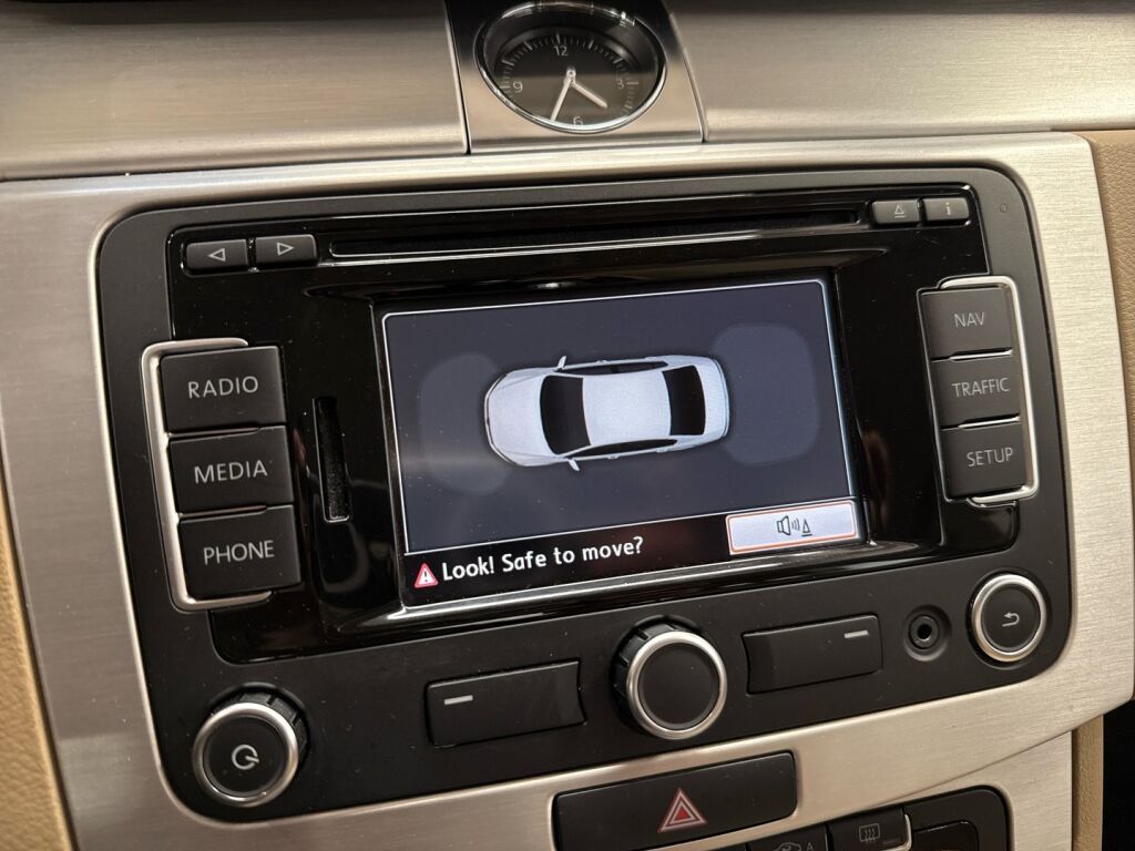 Volkswagen Passat 2011 Ruskea (beige)