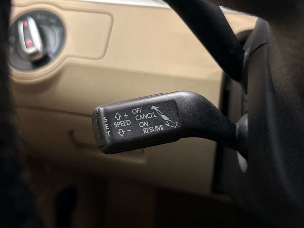 Volkswagen Passat 2011 Ruskea (beige)