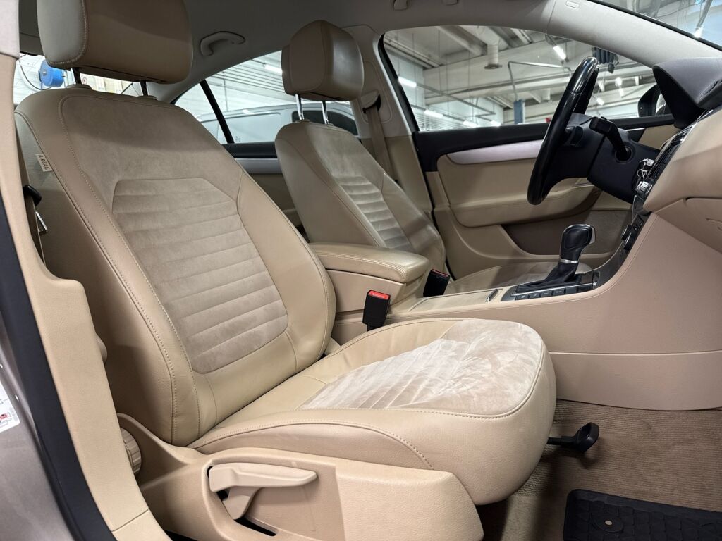 Volkswagen Passat 2011 Ruskea (beige)
