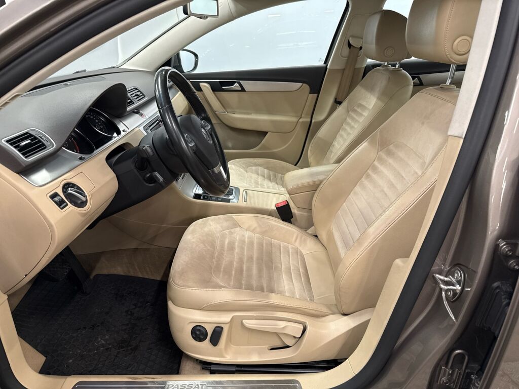 Volkswagen Passat 2011 Ruskea (beige)