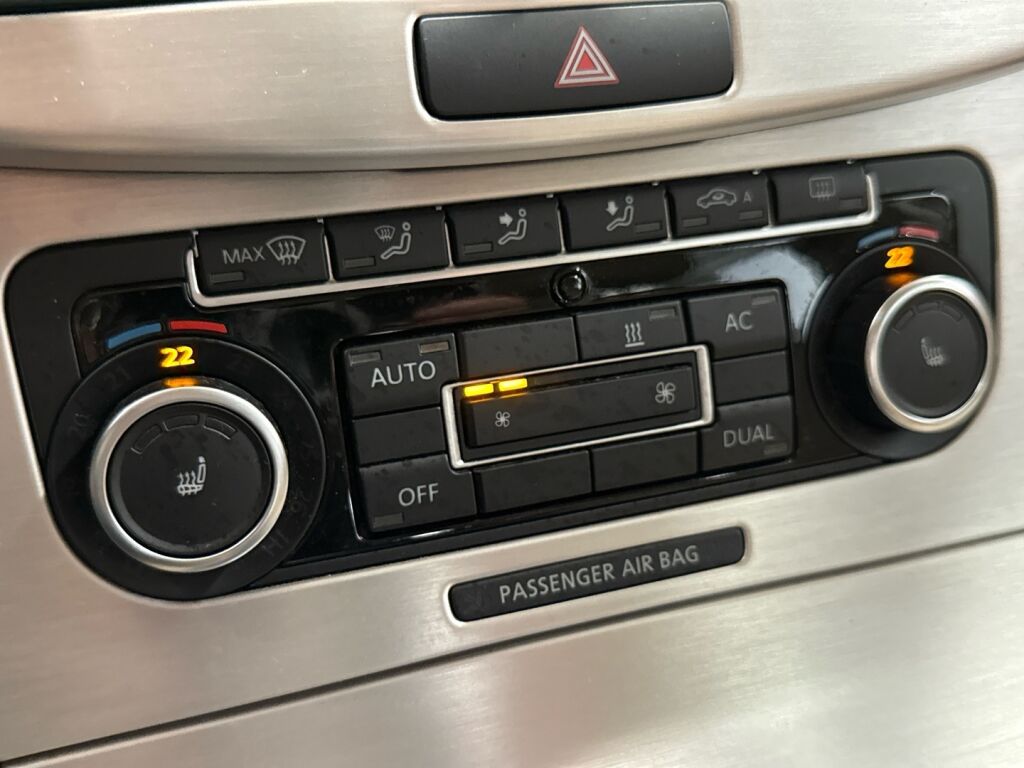 Volkswagen Passat 2011 Ruskea (beige)