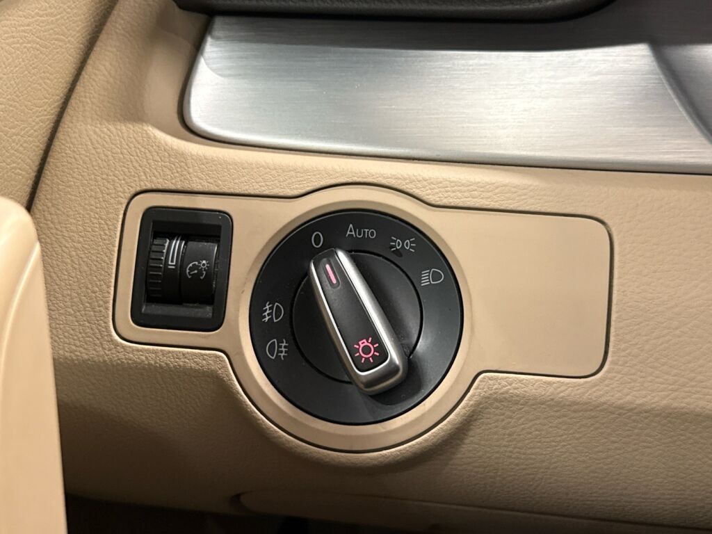 Volkswagen Passat 2011 Ruskea (beige)