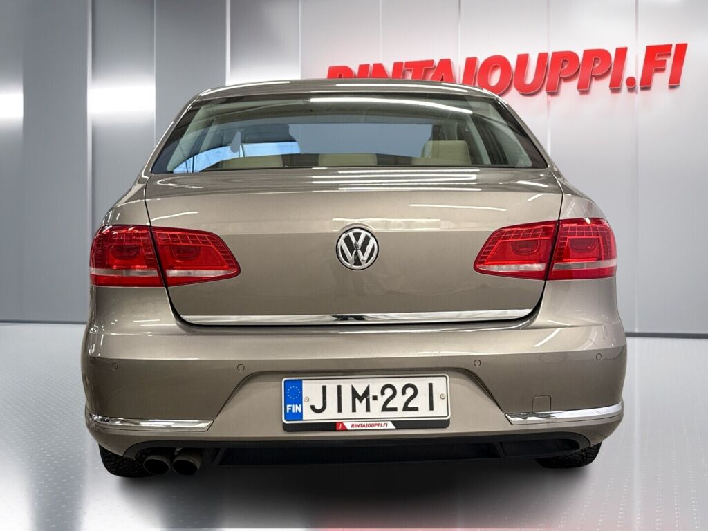 Volkswagen Passat 2011 Ruskea (beige)