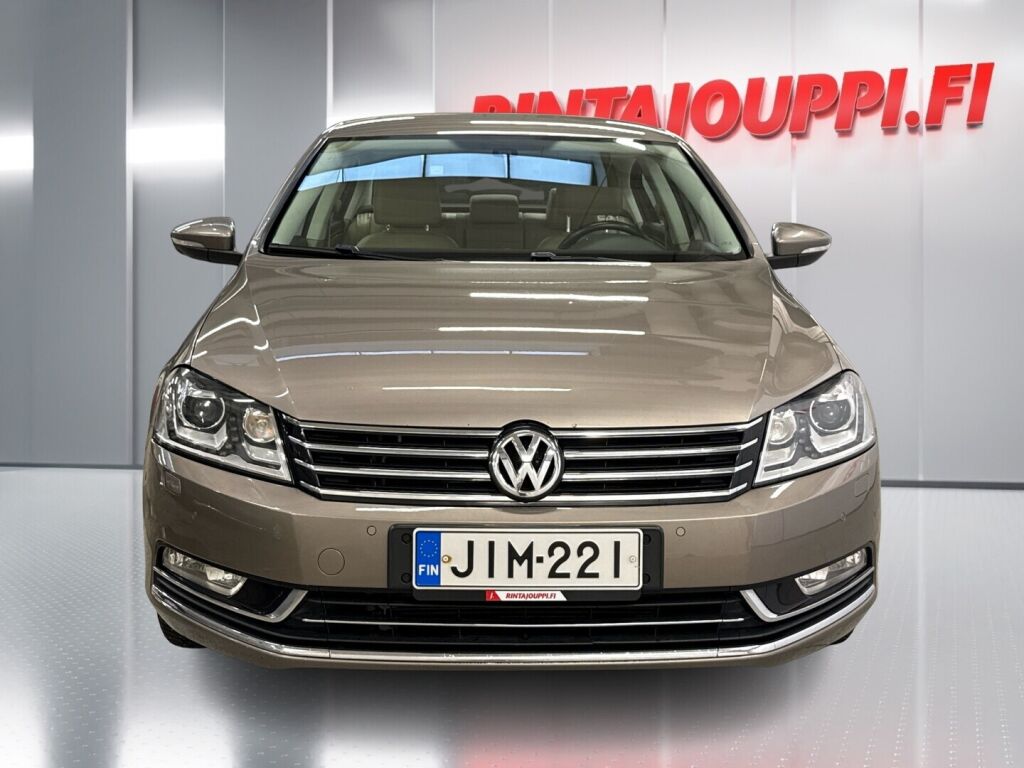 Volkswagen Passat 2011 Ruskea (beige)