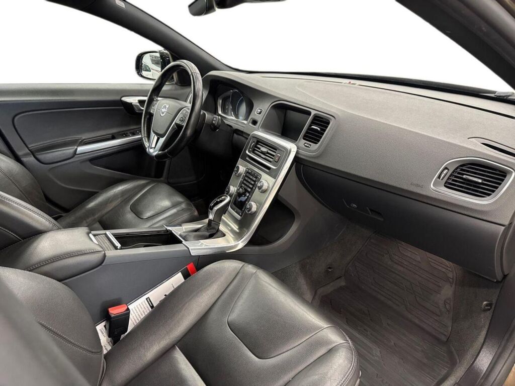 Volvo V60 Cross Country 2016 Ruskea (beige)