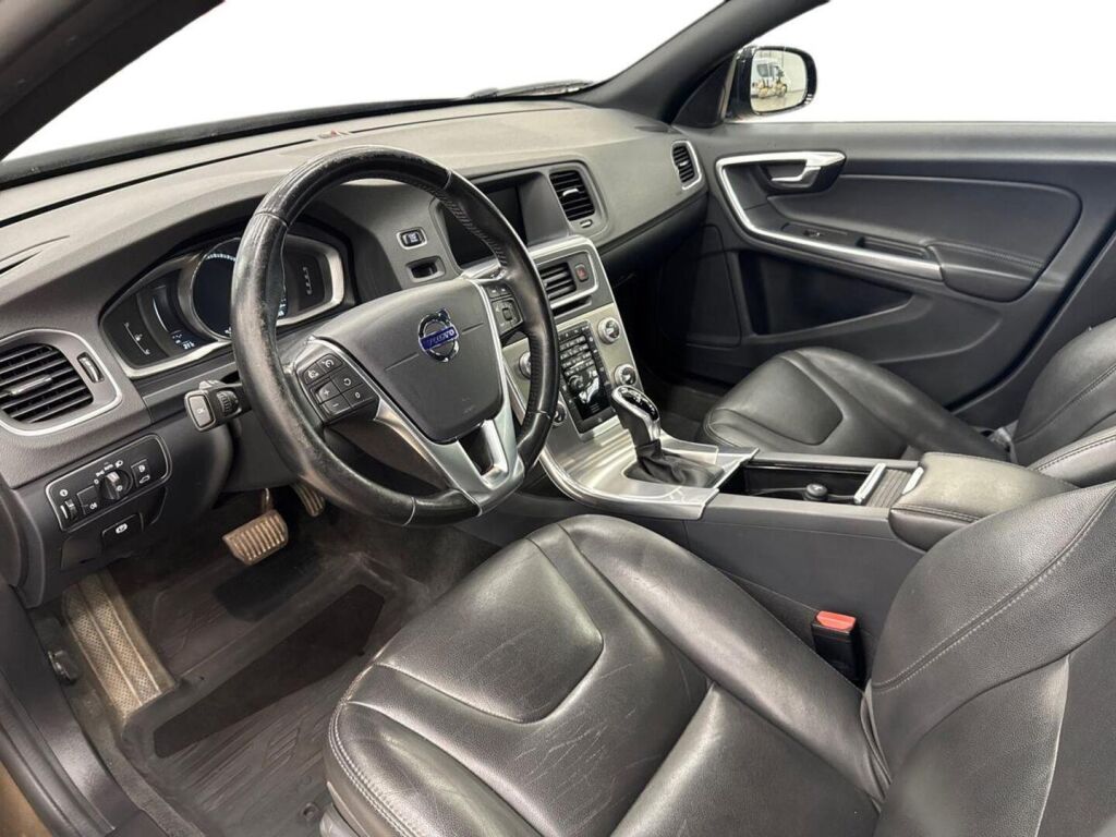 Volvo V60 Cross Country 2016 Ruskea (beige)