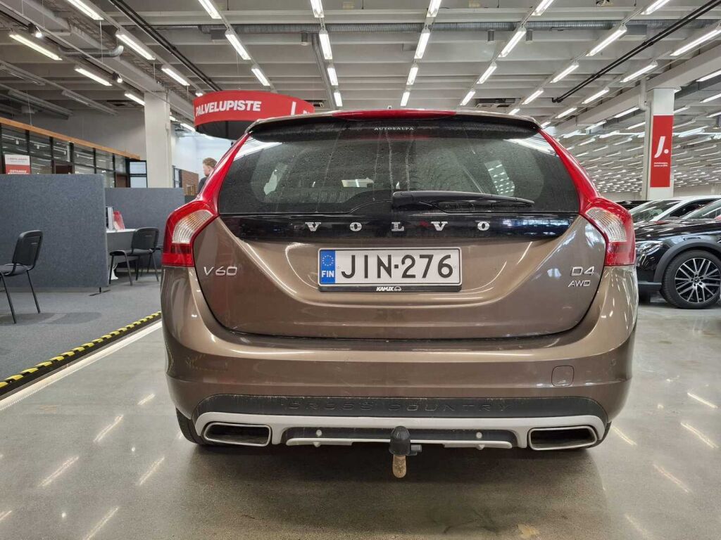 Volvo V60 Cross Country 2016 Ruskea (beige)