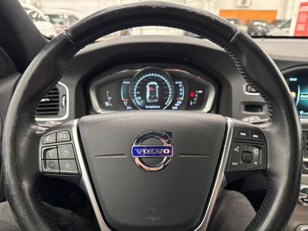 Volvo V60 Cross Country 2016 Ruskea (beige)