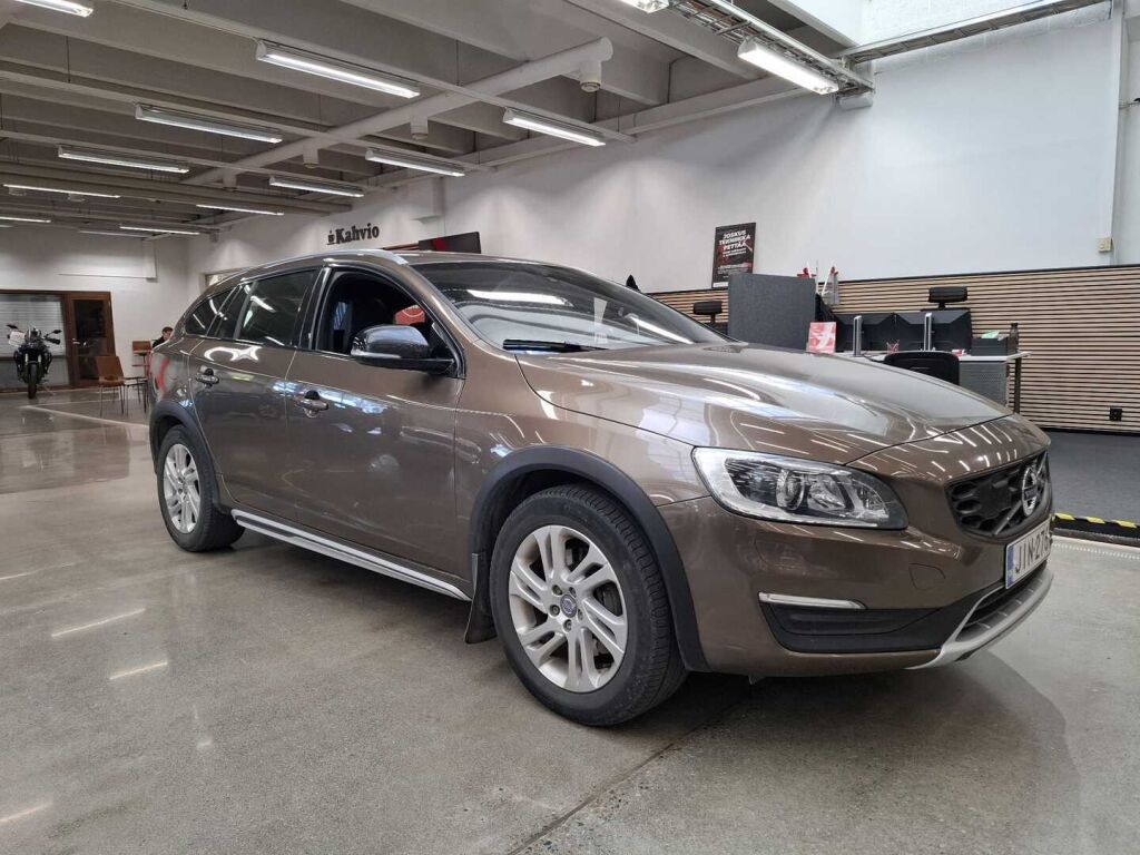 Volvo V60 Cross Country 2016 Ruskea (beige)