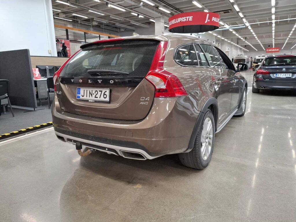 Volvo V60 Cross Country 2016 Ruskea (beige)