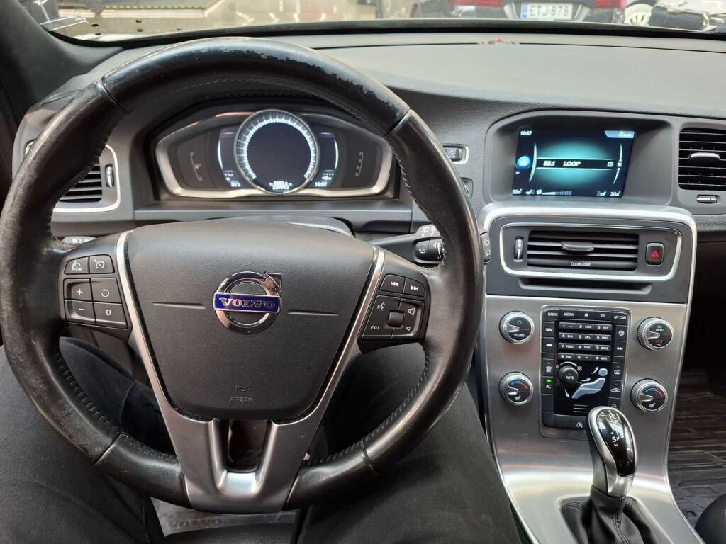 Volvo V60 Cross Country 2016 Ruskea (beige)