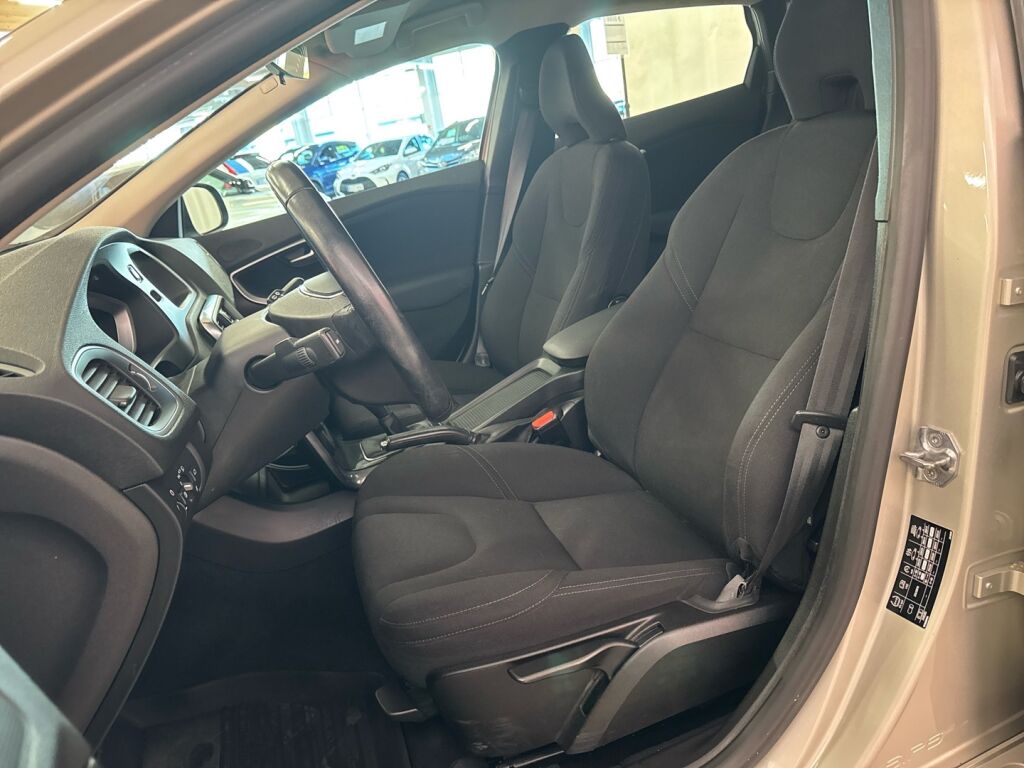 Volvo V40 2017 Ruskea (beige)