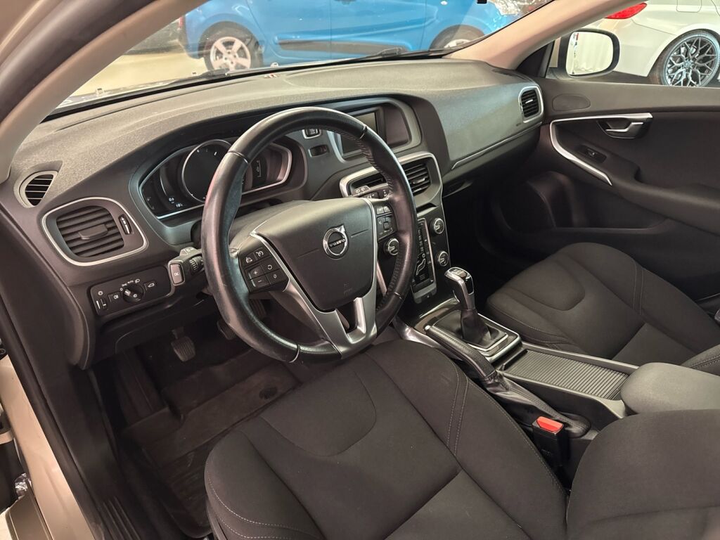 Volvo V40 2017 Ruskea (beige)