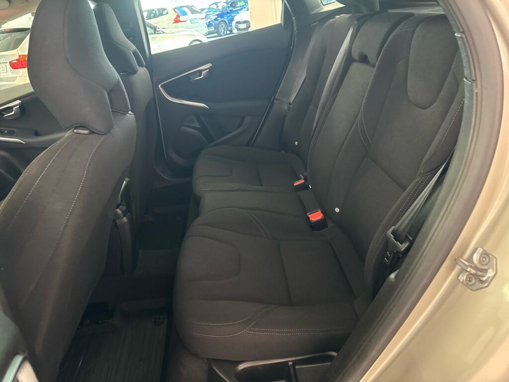 Volvo V40 2017 Ruskea (beige)