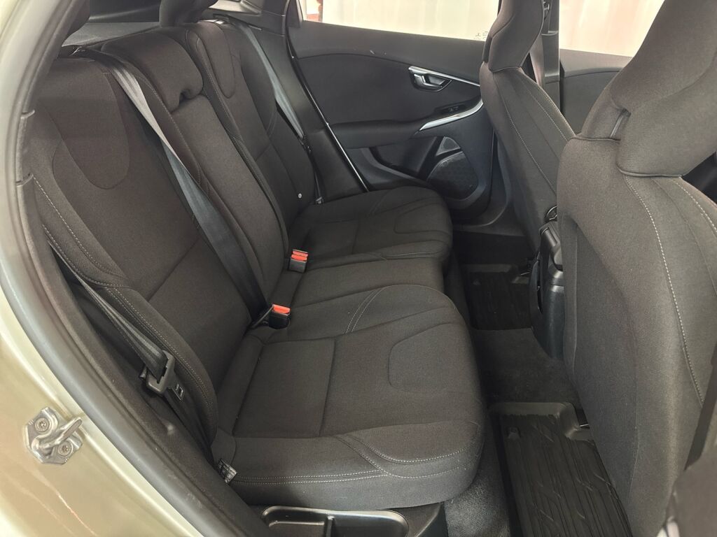 Volvo V40 2017 Ruskea (beige)