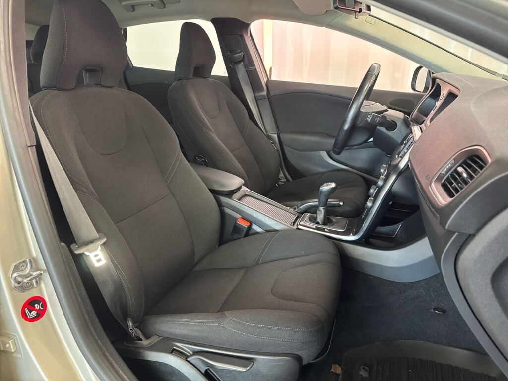 Volvo V40 2017 Ruskea (beige)