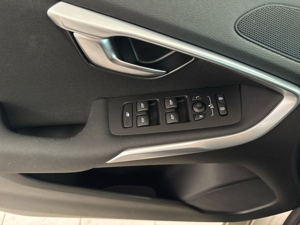 Volvo V40 2017 Ruskea (beige)