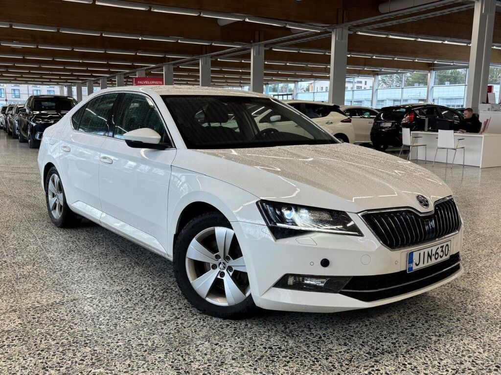 Skoda Superb 2017 Valkoinen