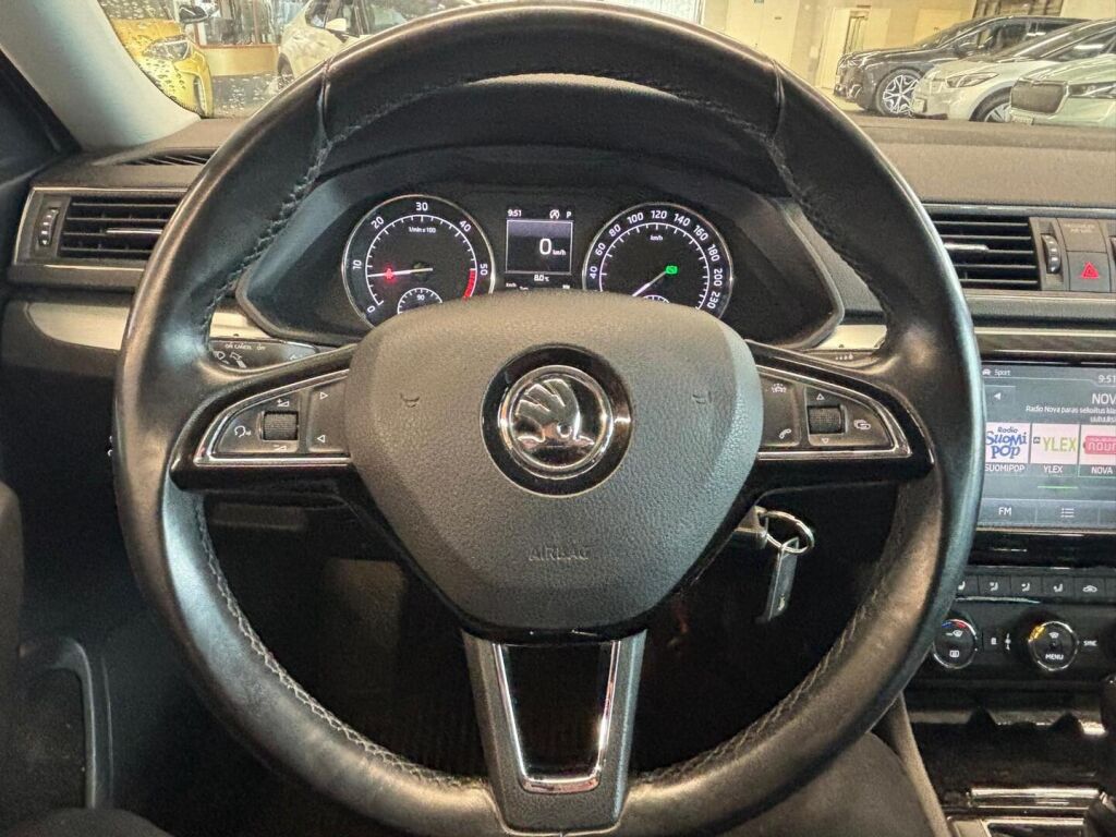 Skoda Superb 2017 Valkoinen